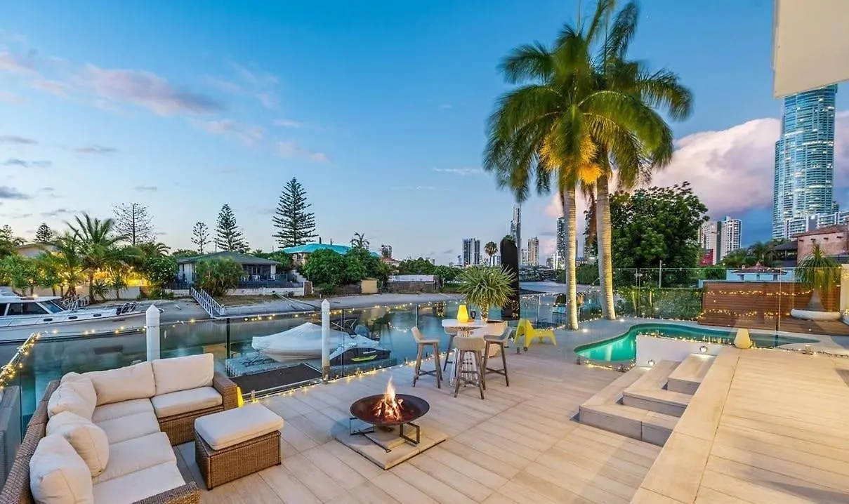 Capri Executive Waterfront Home - 5 Bedrooms - Heated Pool And Spa Gold Coast Australia
